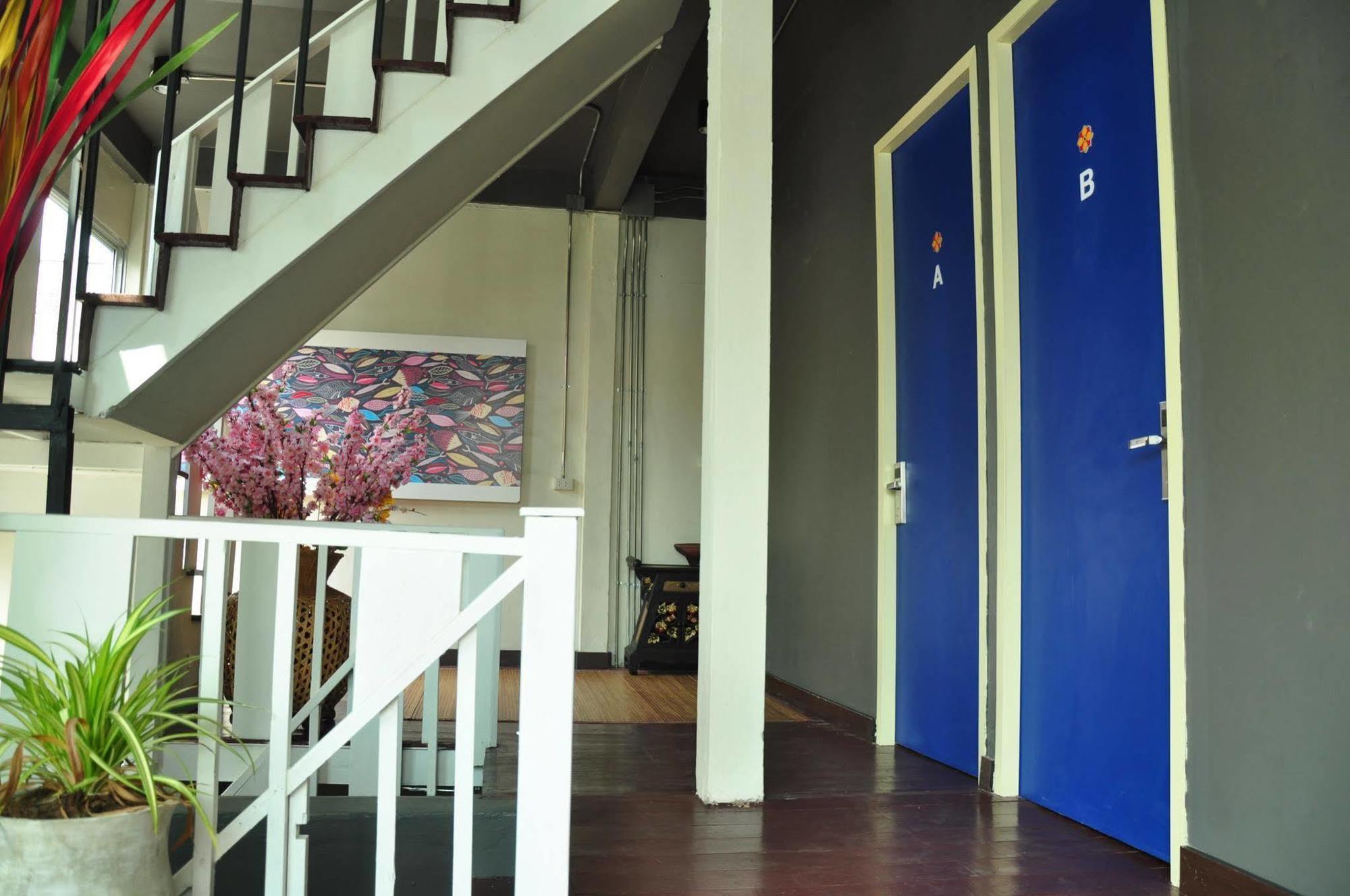 Sabye Club Hostel Bangkok Exterior photo